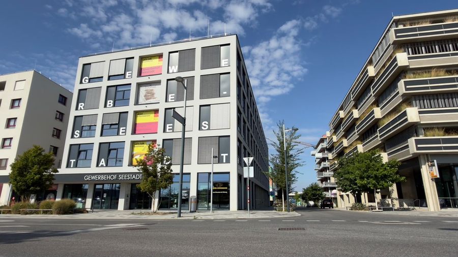 Straßenansicht Gewerbehof Seestadt